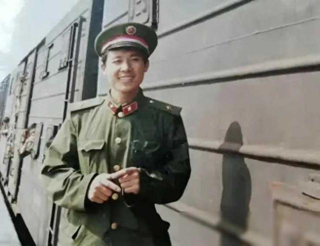 90年女友当上招聘干部后与我分手，我入伍32年，如今技术6级