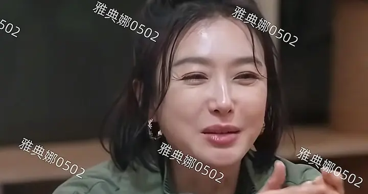 秦岚在《亲爱的客栈》里状态真的很疲惫，好像突然年龄感就上来了