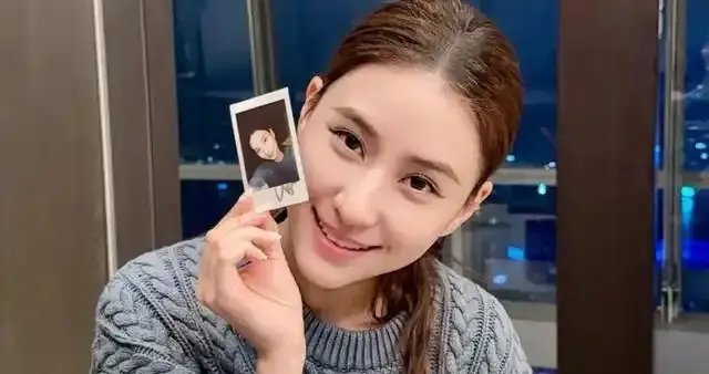 何超云新男友身份曝光，专做豪宅买卖生意，交往九个月已周游列国