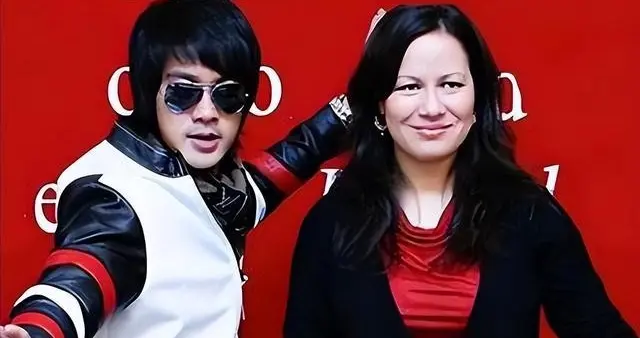 李小龙后代现状：女儿全家定居美国，外孙女身材高挑，越长越像他