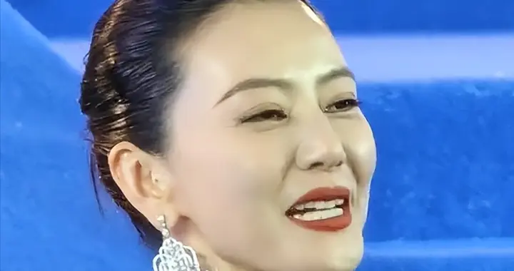 北影节红毯见光死：高圆圆脸黄土气、戚薇肿胀、被全裹的马丽惊艳