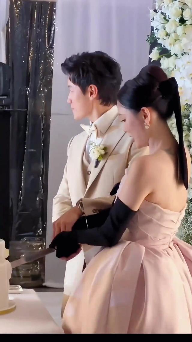 恭喜！45岁陈乔恩和36岁艾伦大婚，伴郎伴娘团抢镜，让人破防