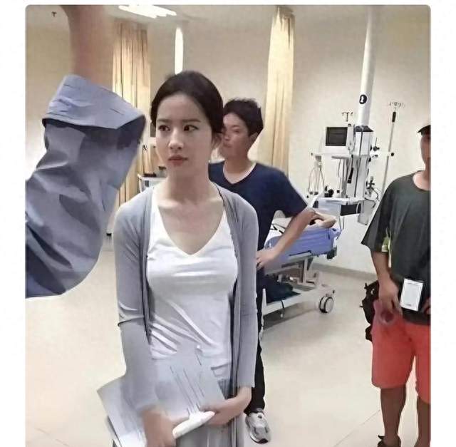 刘亦菲素颜生图刷屏 原生骨相美真的太抗打