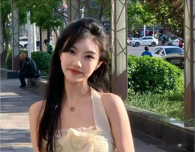 发型 不是所有女生都适合留短发！若你脸上有这3个特征，长发会更女神