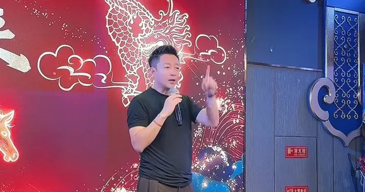 麻六记年会破防！小菲首度狂夸张兰，三孙将至喜上加喜！