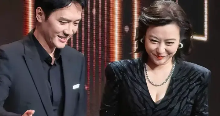 46岁郝蕾瘦了一圈，面相大变！曾经胖得不敢信，如今美到认不出