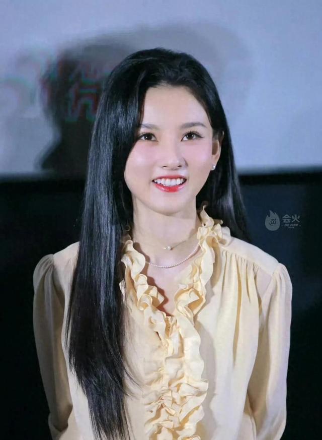 宋祖儿税务风波后首秀脸肿？任嘉伦救场引热议网友：这反差太真实