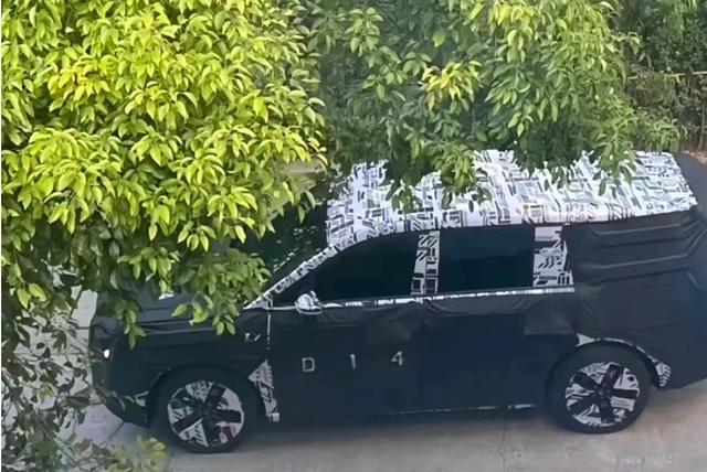 疑似雷军亲测的小米SUV曝光，尺寸看齐理想L8，增加增程动力！