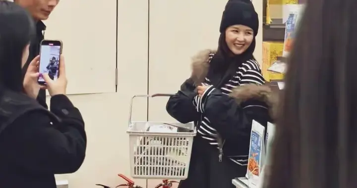 何洁超市扫货身材臃肿！39岁状态真实，离开精修图原来长这样？