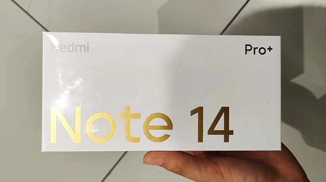 前后双玻璃摔不烂也泡不坏，这款国产红米千元机，果然是金刚品质