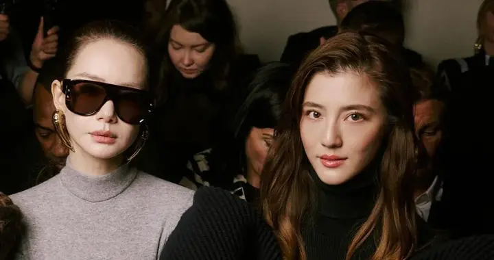 吴千语和戚薇坐一起看秀，两个天蝎女同场较劲，吴千语更年轻贵气