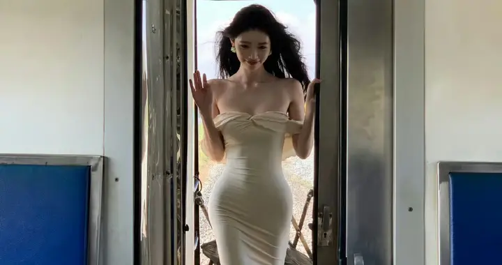 方圆 这位千万粉丝的网红 颜值身材没的说