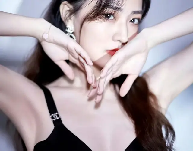 徐璐，黑色的婀娜妖娆，演绎得淋漓尽致