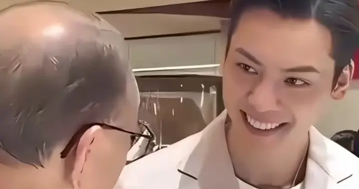 顶166 亿债务，杨受成却送陈伟霆几十万足金，难怪艺人愿陪他还债