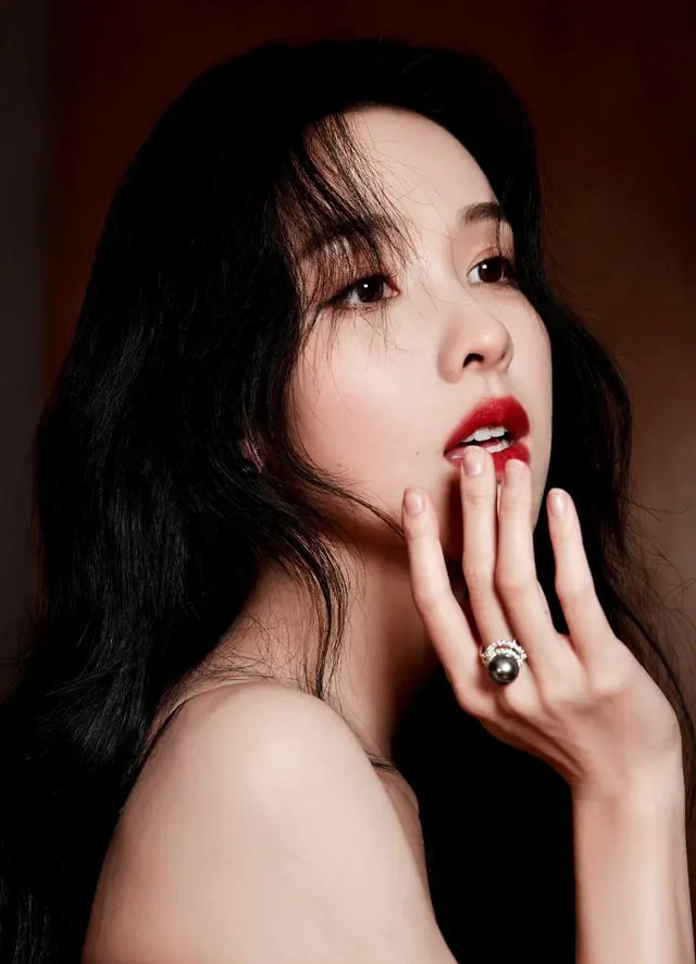 陈都灵｜高挑纤细的贵女气质，不愧是南航校花