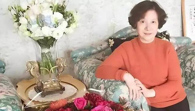 事业没了，婚也离了，被封四年后赵薇再曝近况，深夜发文怀念过去