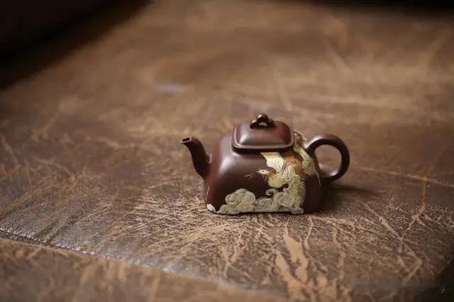 紫砂壶该有什么颜色正常？
