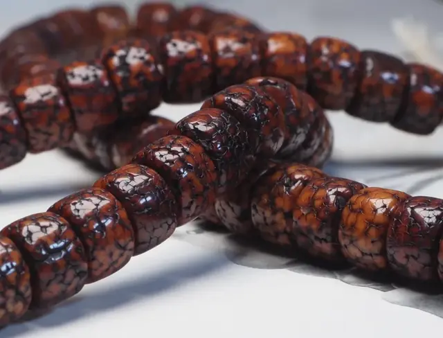 夏季，你的文玩手串还好吗？这6种文玩手串稍不注意，就毁在汗里