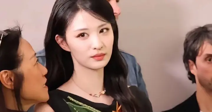 刚拿迪奥大使就翻车？王楚然一句文案引骂战，人红千万别飘