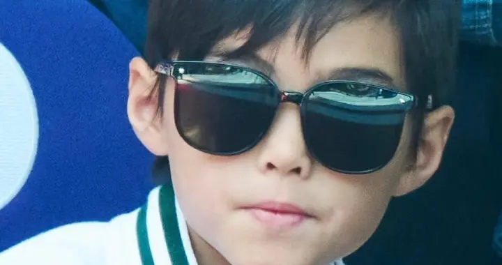 周杰伦8岁儿子，正脸高清照曝光！神似周董，竟被多人误认成苏醒