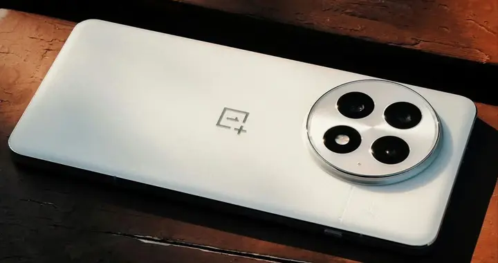 一加旗艦突然“變香了”！驍龍8至尊+2K微曲屏+120倍變焦+100W