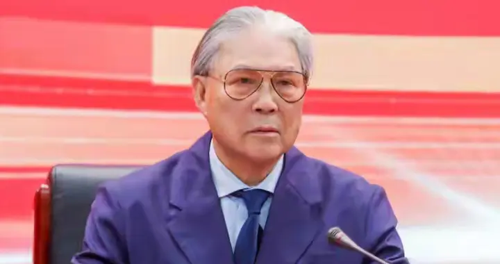 郭晶晶也没想到，79岁公公霍震霆再破天花板，让整个豪门圈沉默了