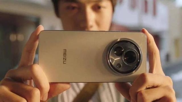 国产数码科技竞争加剧，魅族Lucky 08与华为Mate XT谁更胜一筹？