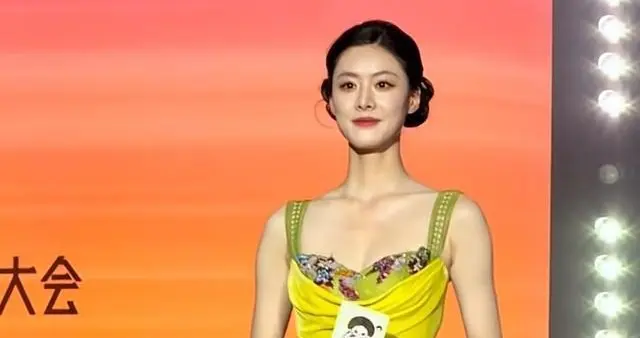 短剧演员红毯又来了，王格格霸气，余茵鞋底高，徐轸轸咋油淋淋的