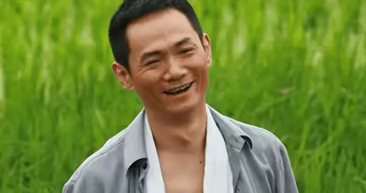 17年前他在爱妻葬礼上哭到昏厥，发誓永不再娶，如今他做到了吗？