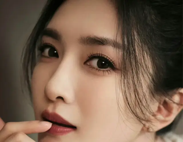 江疏影蕾丝公主裙，腿好白，优雅精致