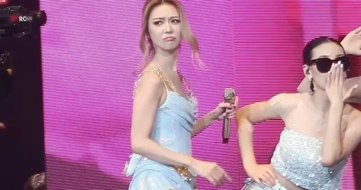 薛凯琪奔五了还这样穿合适吗