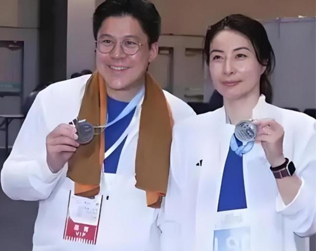 郭晶晶霍启刚宣布喜讯，今晚的好消息，整个娱乐圈都羡慕不来