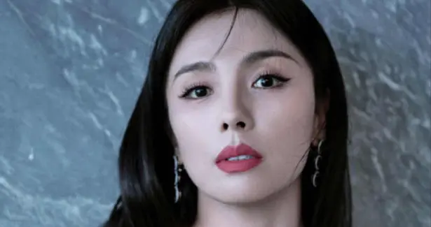 北京这一天，被腰臀比逆天的刘涛惊艳，不穿暴露礼服却艳压群芳