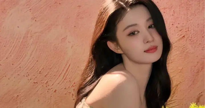 王楚然真的是很明艳的大美人。