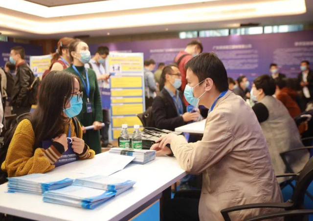 无忧无虑|13万人待不下去了？逃离一线之后，有人卖了房，回老家无忧无虑