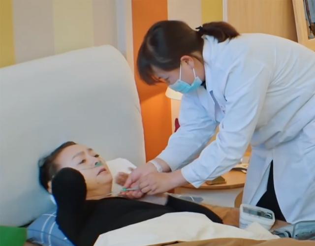 |宋丹丹被气到心慌吸氧，眼睛发胀，提前退出综艺录制