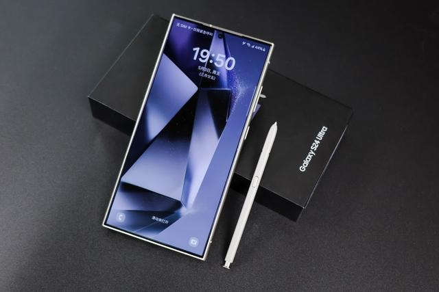 真实体验说话，三星S24Ultra的直屏，是升级还是降级？