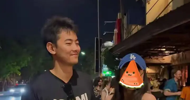 纪凌尘与韩国女友泰国度假，帅的明显，不傻笑仍是185标准大帅哥