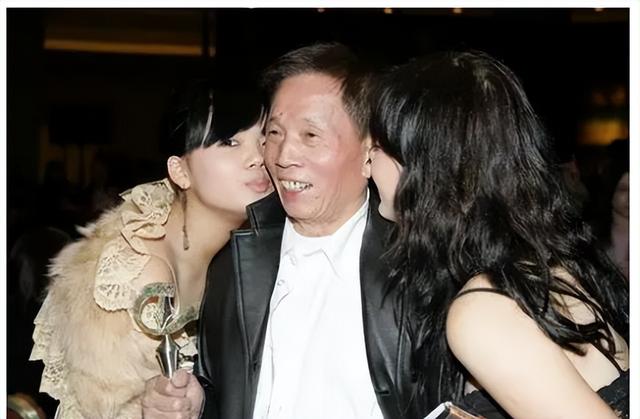 郑少秋的师傅、张国荣的干爹、有后宫“三十六房”？他什么来头？