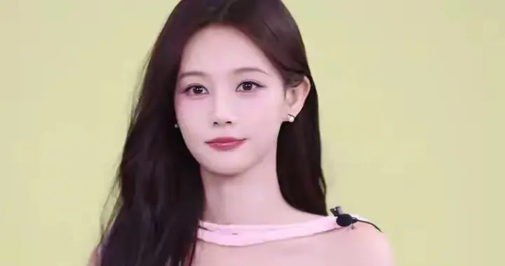 李一桐颜值灵动又耐看，甜妹感和精致感都拉满了。