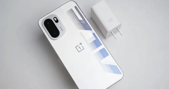 一加“不講武德”！165HZ直屏+7800mAh，發布兩個月跌至2209元