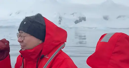 李诞花20万去南极玩，吃的是泡面青菜，看到企鹅直呼太臭没人清扫