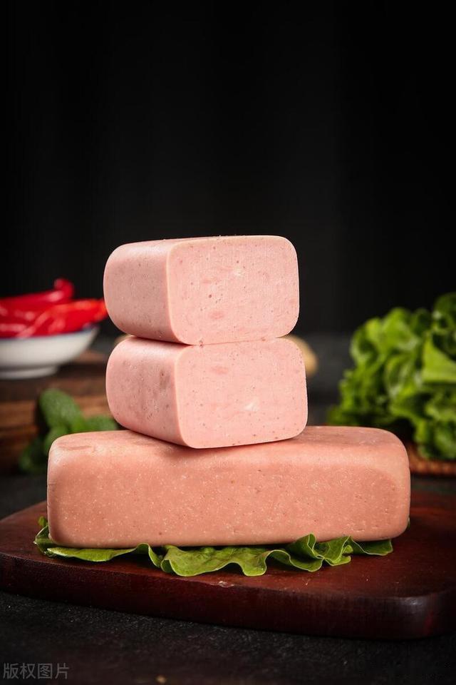 午餐肉和火腿肠有啥区别？了解清楚后，区别真不小，别再买错了