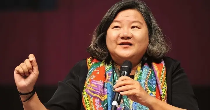 “痞女”洪晃：离开陈凯歌后，活出自我的她，让人见识了名门底气