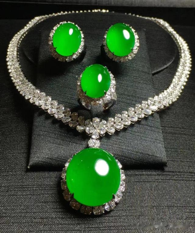 翡翠|“玉石之王”翡翠凭什么不能按克来交易？