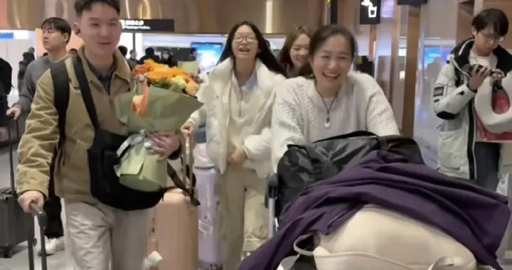 许健华3个女儿回四川了 谢浩男表叔小姨夫都出镜了 谢爸在家啃鸡头