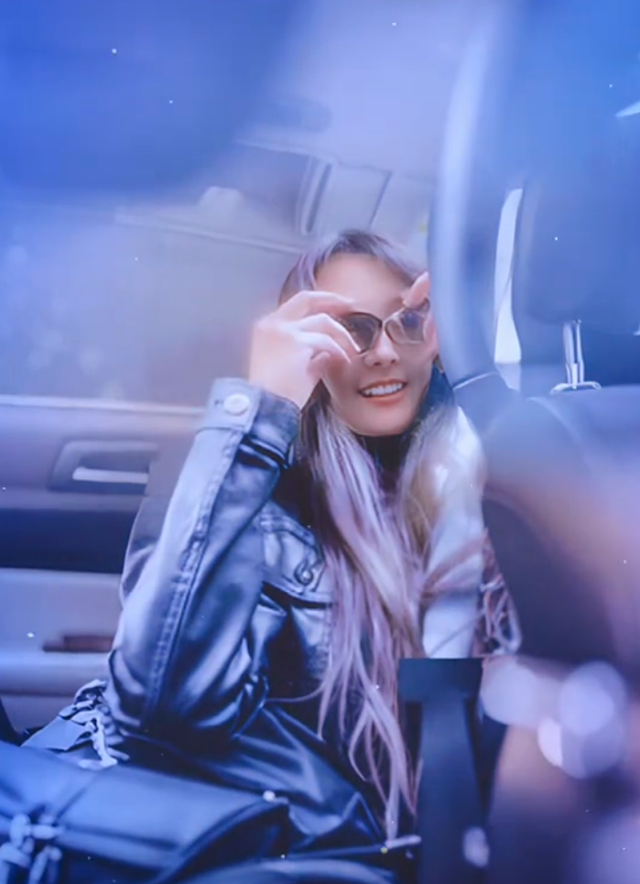 郑爽大年初二晒照大变样！头发粗糙发黄乱糟糟，整牙后像老了十岁