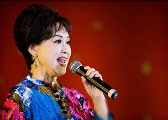 张颂文|她是歌手也是李谷一女儿，曾25次登上春晚舞台，今52岁还孑然一身