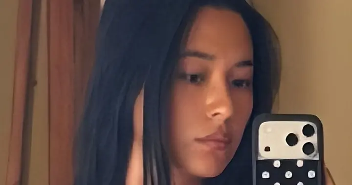 姜文32岁女儿官宣怀孕！肚大如箩近临盆，生图下四肢纤细脸小一圈