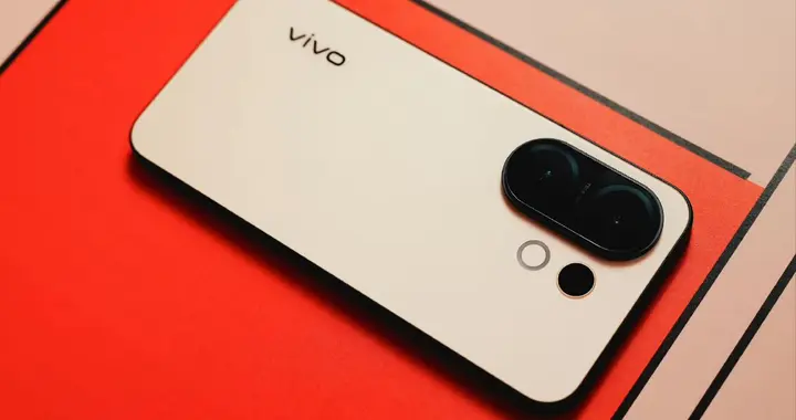 vivo的“小鋼炮”，極窄直屏+6500mAh+百倍變焦，國補后2805元